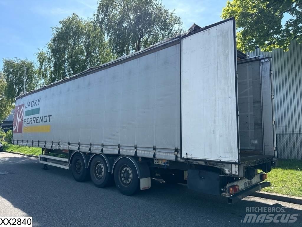 Fruehauf Tautliner Curtainsider semi-trailers
