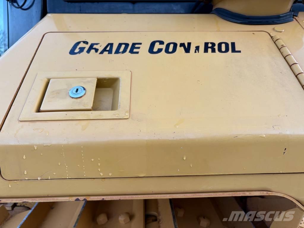 CAT D 6 N XL Crawler dozers