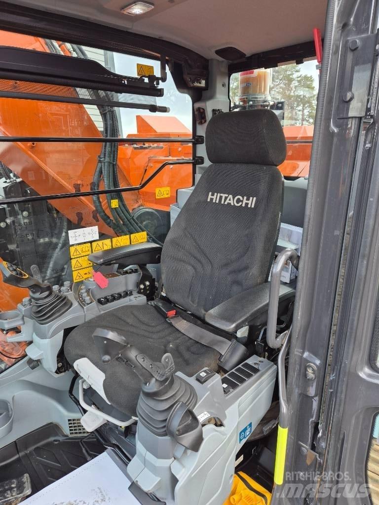 Hitachi ZX 135 US -7 Crawler excavators