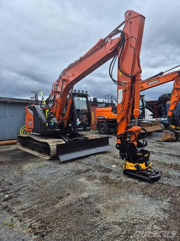 Hitachi ZX 135 US -7 Crawler excavators