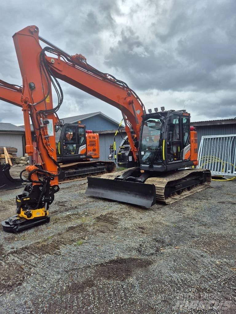 Hitachi ZX 135 US -7 Crawler excavators