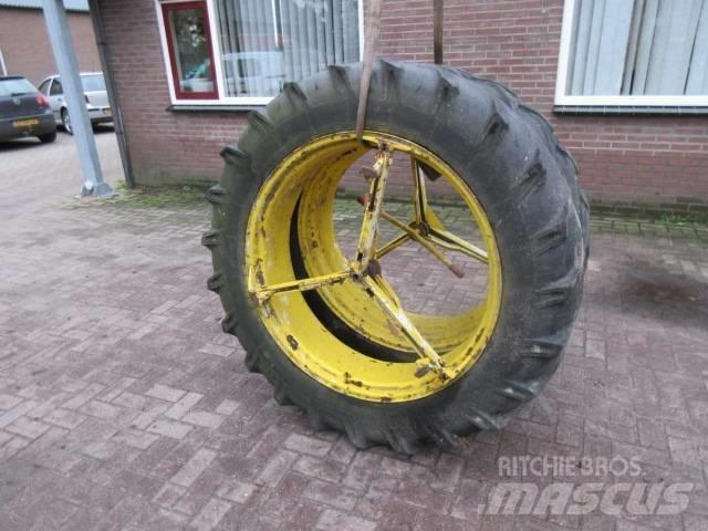 Vredestein 12.4/38 Tyres, wheels and rims