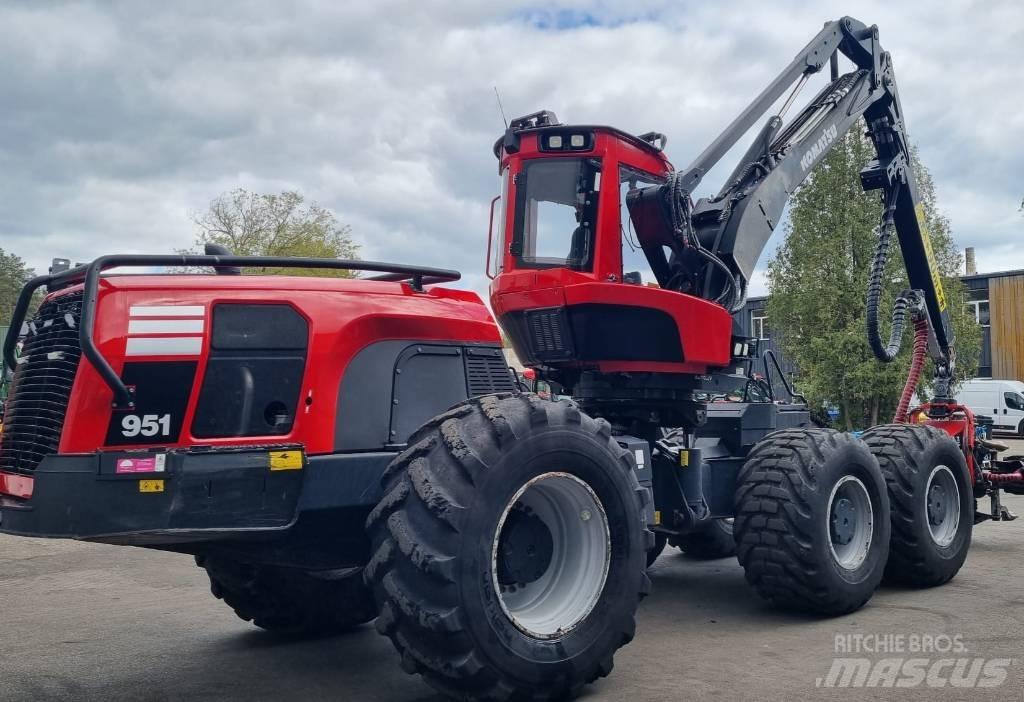 Komatsu 951 Harvesters