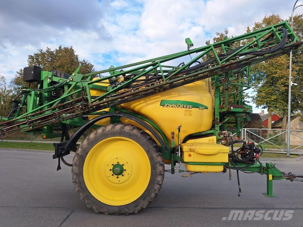 John Deere 840 Trailed sprayers