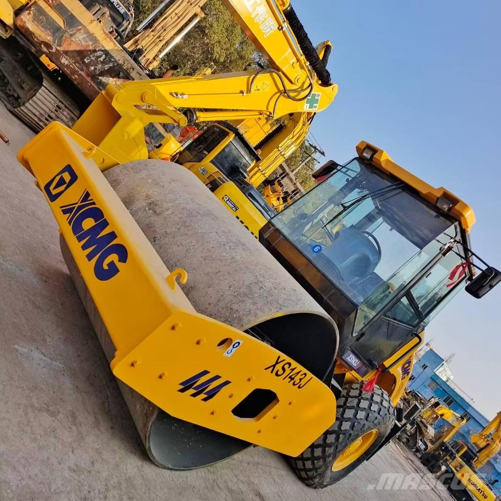 XCMG XS 143 J Single drum rollers