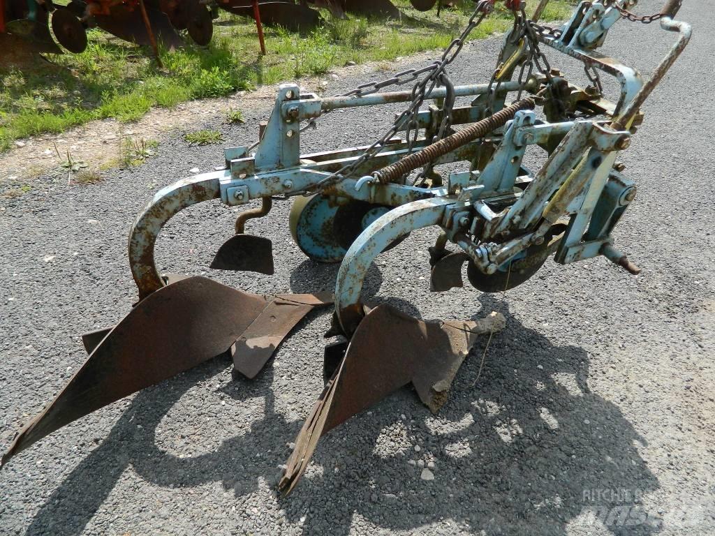  Ōverum 2 Conventional ploughs