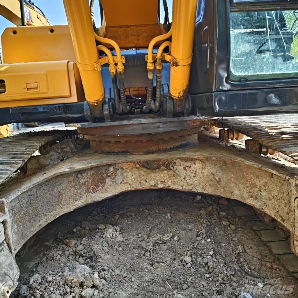 Hyundai 305LC-7 Crawler excavators