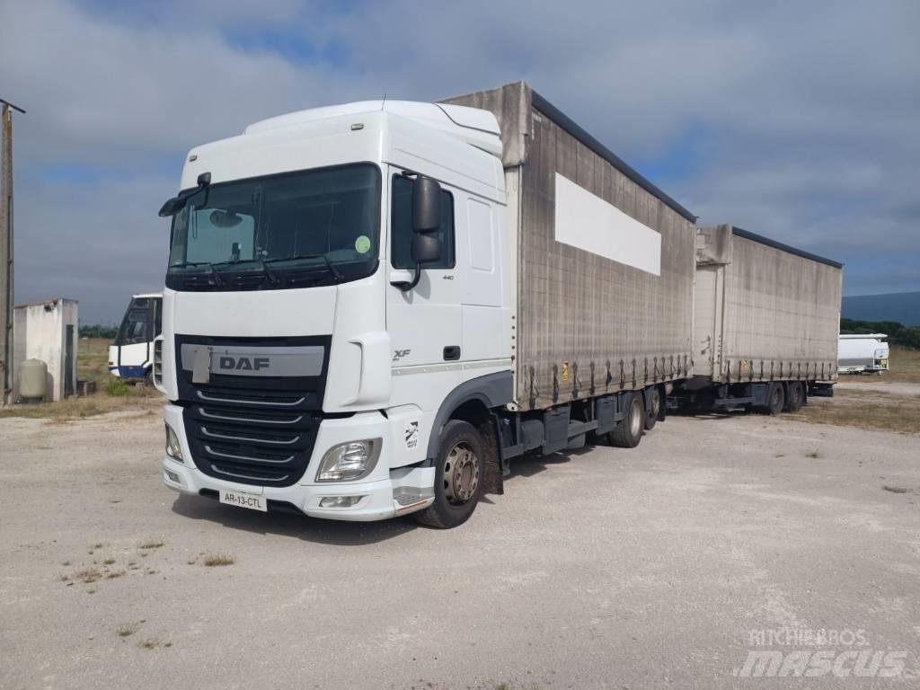 DAF XF 440 Curtainsider trucks