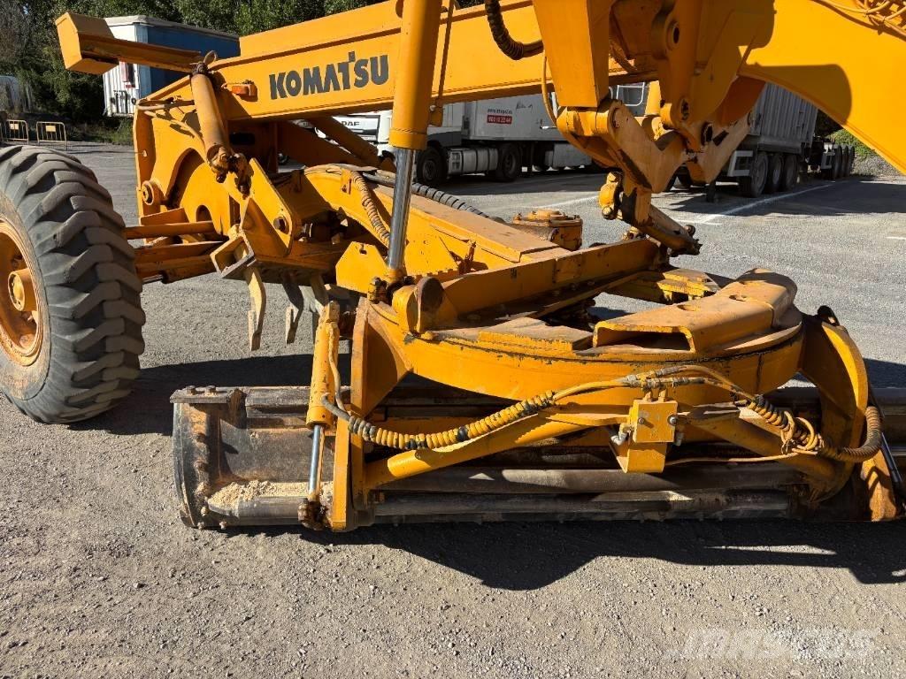 Komatsu GD 530 A Graders