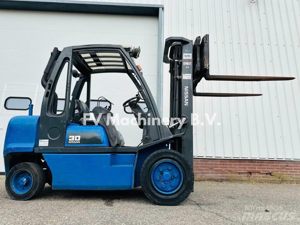 Nissan FGD 02A-300 Diesel trucks