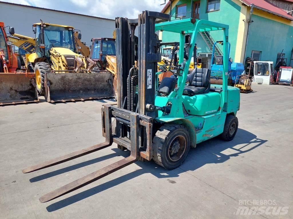 Mitsubishi FD35A Diesel trucks