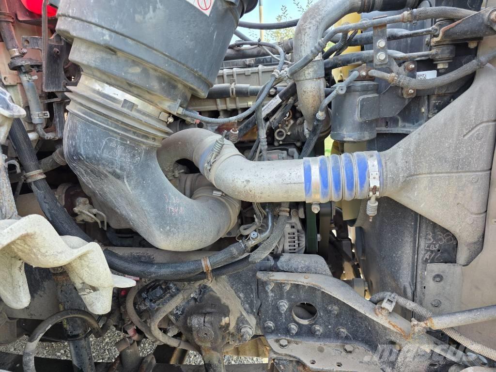 Western Star 4700 SB Tractor Units