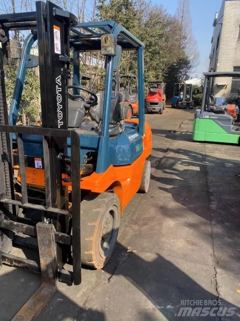 Toyota FD 30 Diesel trucks
