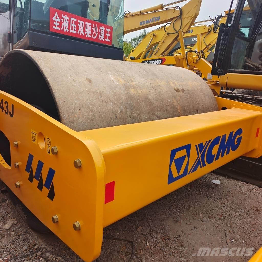 XCMG XS 143 J Single drum rollers