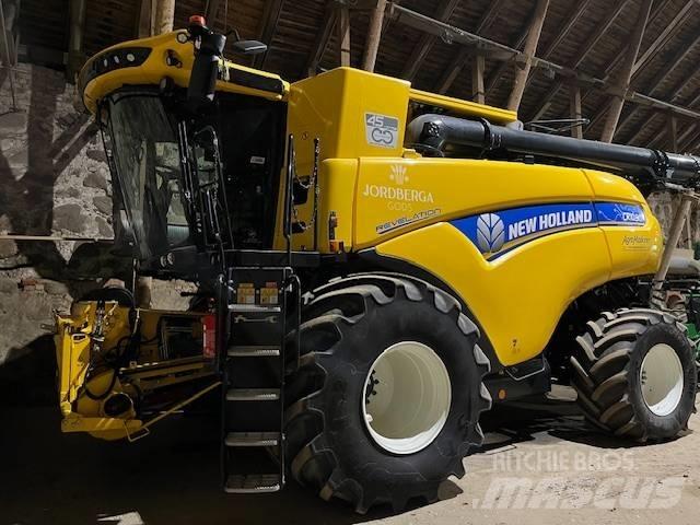 New Holland CR10.90 Combine harvesters