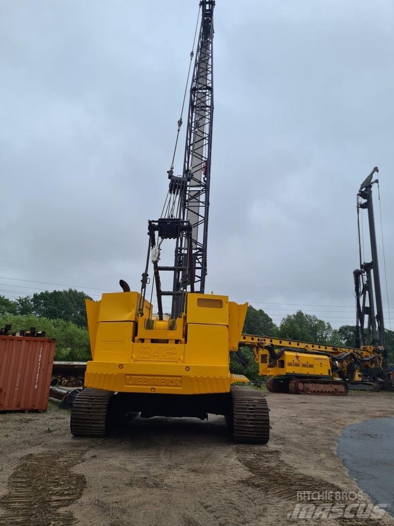 Liebherr HS 842 HD Tracked cranes