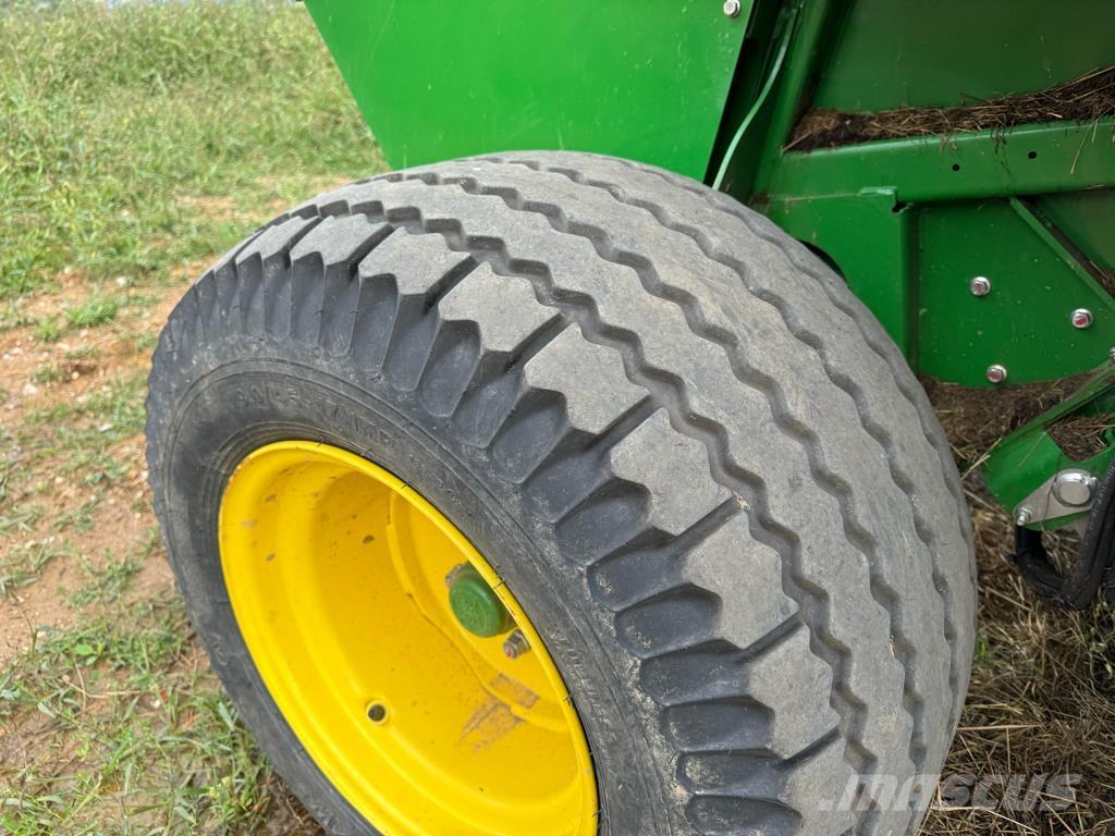 John Deere F441M Round balers