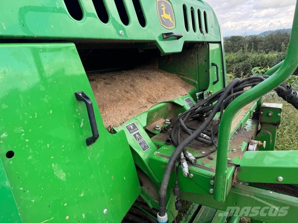 John Deere F441M Round balers