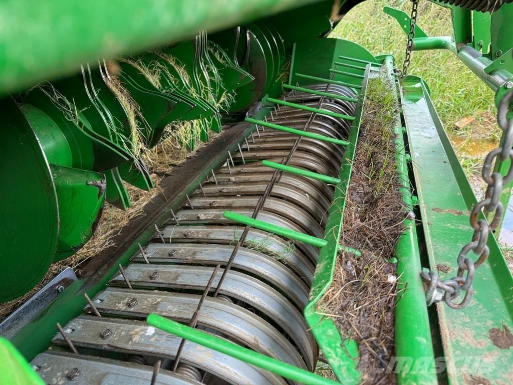 John Deere F441M Round balers
