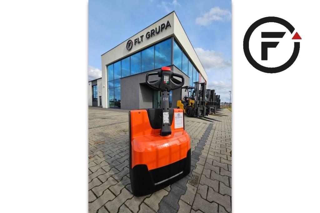 BT LWE140 Pedestrian stacker