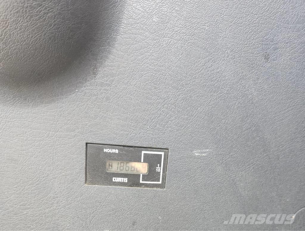 Hyundai Robex 300 LC Crawler excavators