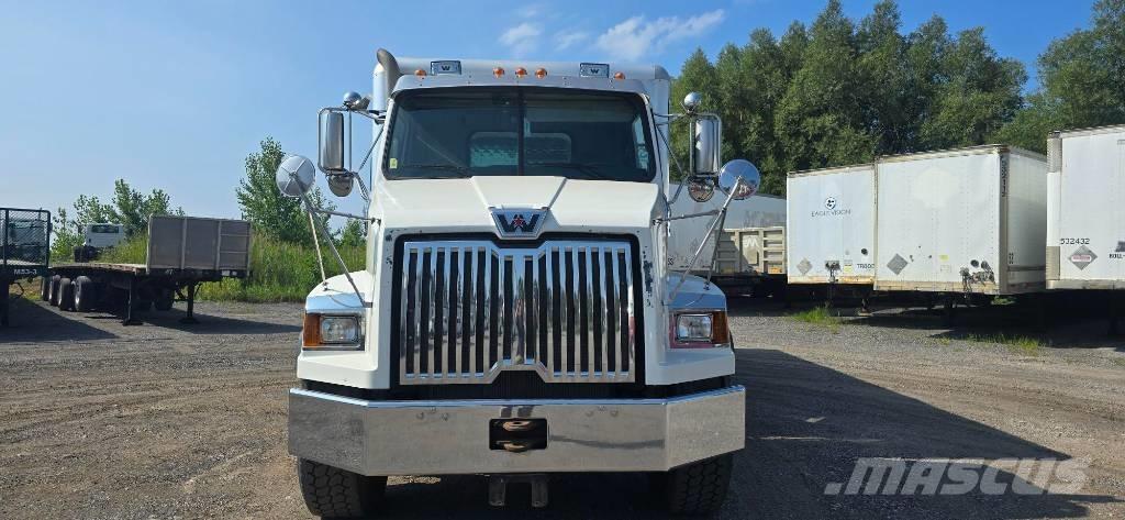 Western Star 4700 SB Tractor Units