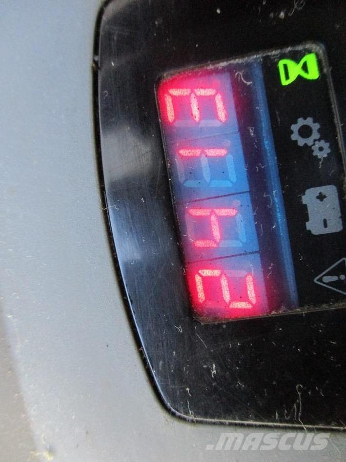 Toyota LPE250 Low lifter with platform