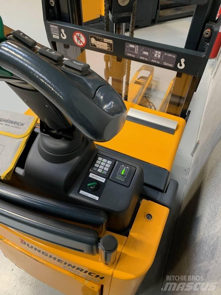 Jungheinrich ERD 220 Pedestrian stacker