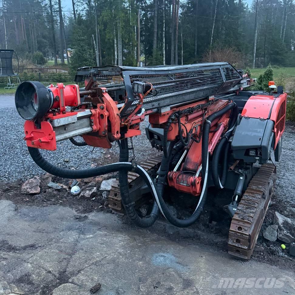 Sandvik Dino DC400 Surface drill rigs