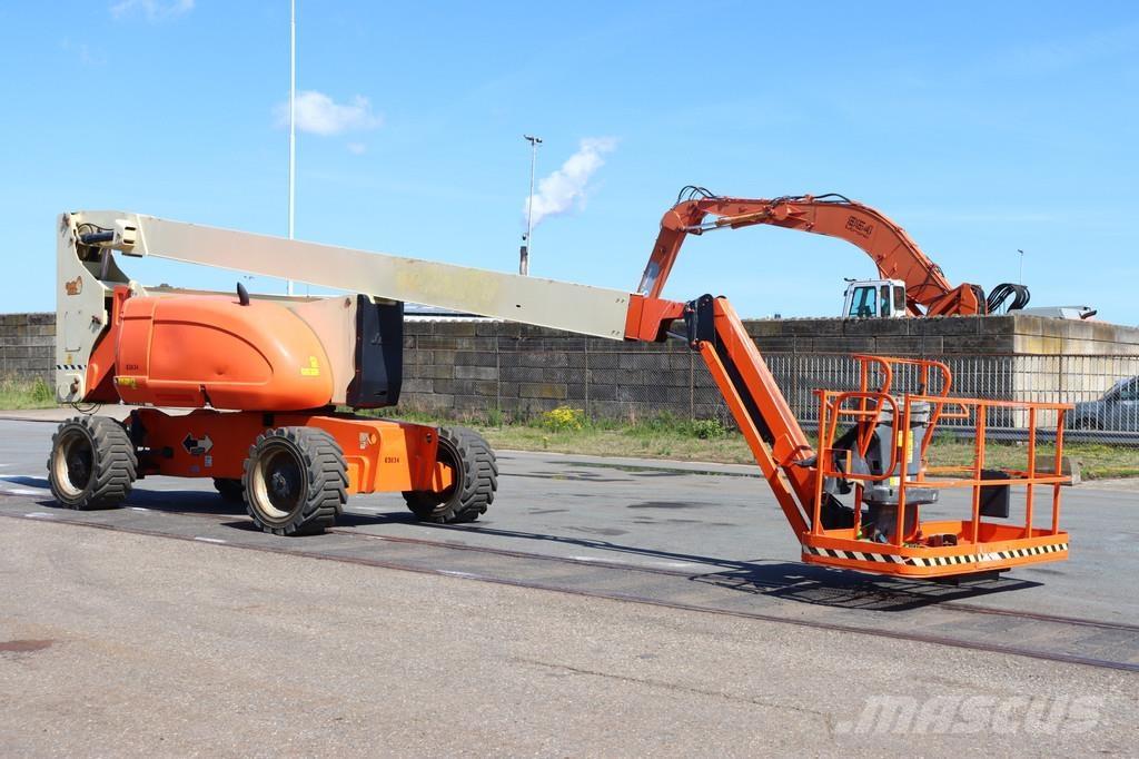 JLG 800AJ Articulated boom lifts