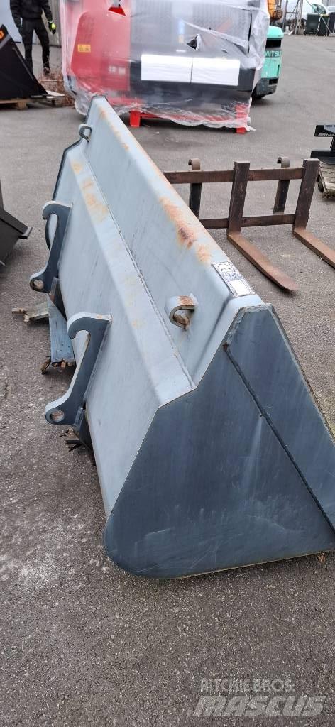 LST Lättviktsskopa Front loader accessories