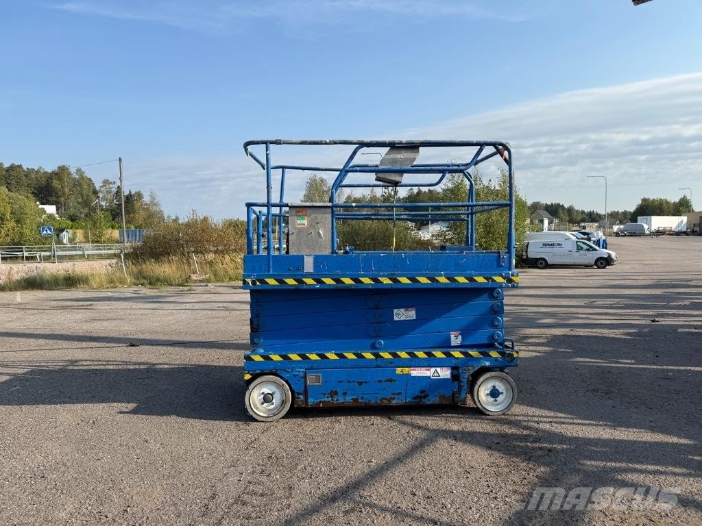 UpRight X32N Scissor lifts