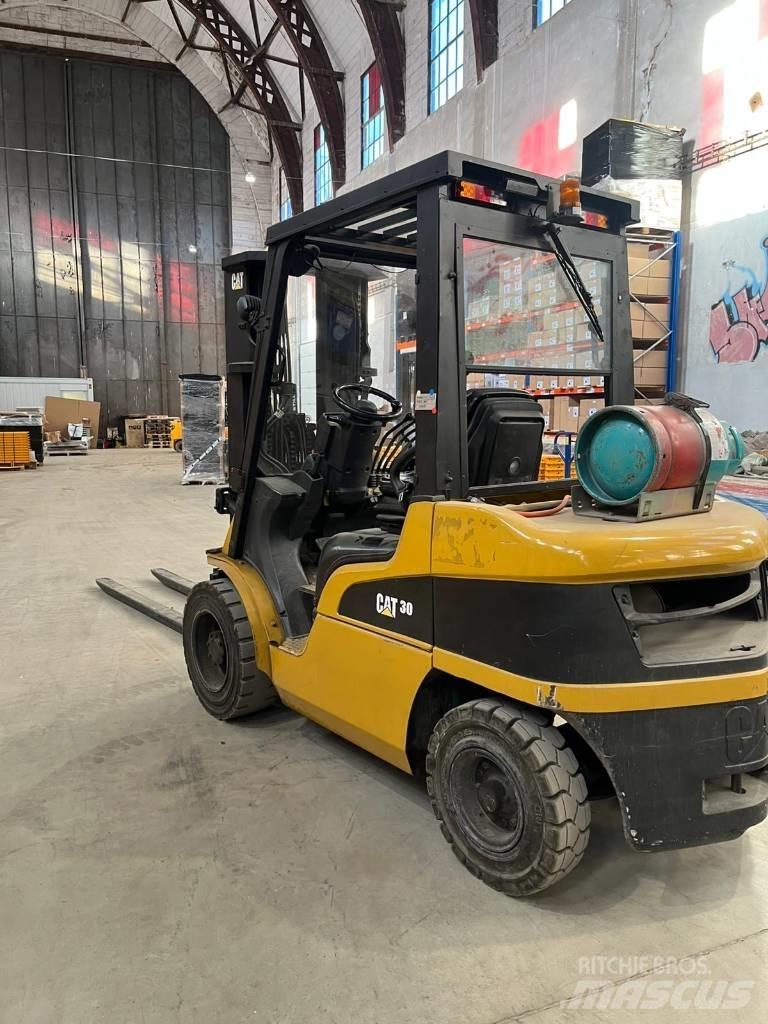 CAT CAT GP30N LPG trucks