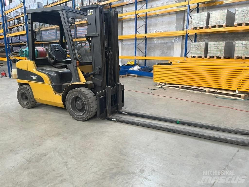 CAT CAT GP30N LPG trucks