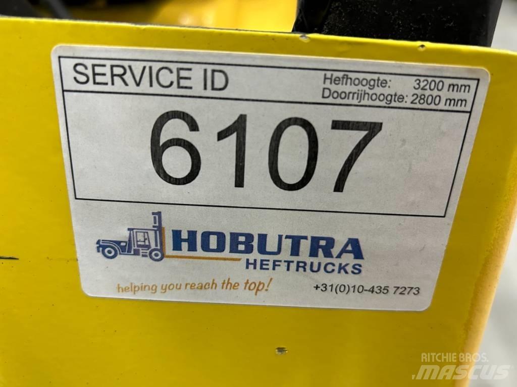 Hoist E220 Electric forklift trucks