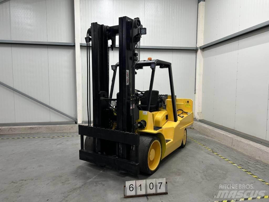 Hoist E220 Electric forklift trucks