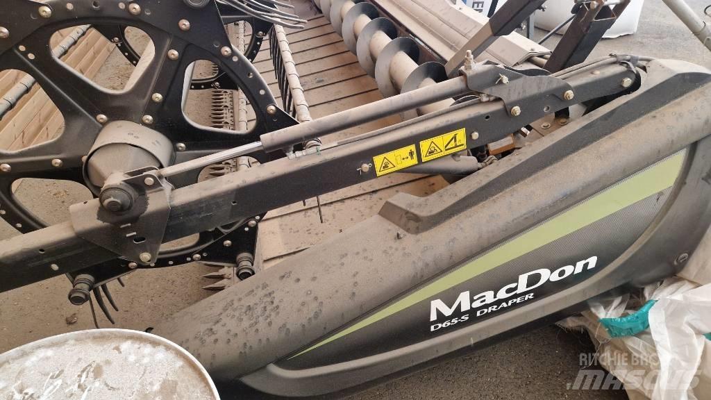 MacDon D 65 Combine harvester heads