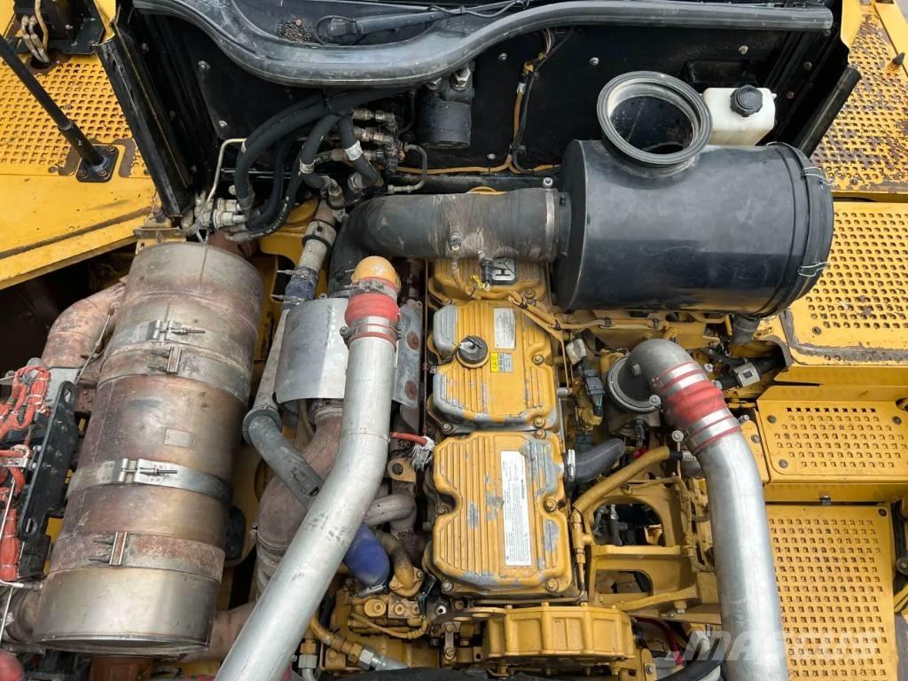 CAT 735 | 735B Articulated Dump Trucks (ADTs)