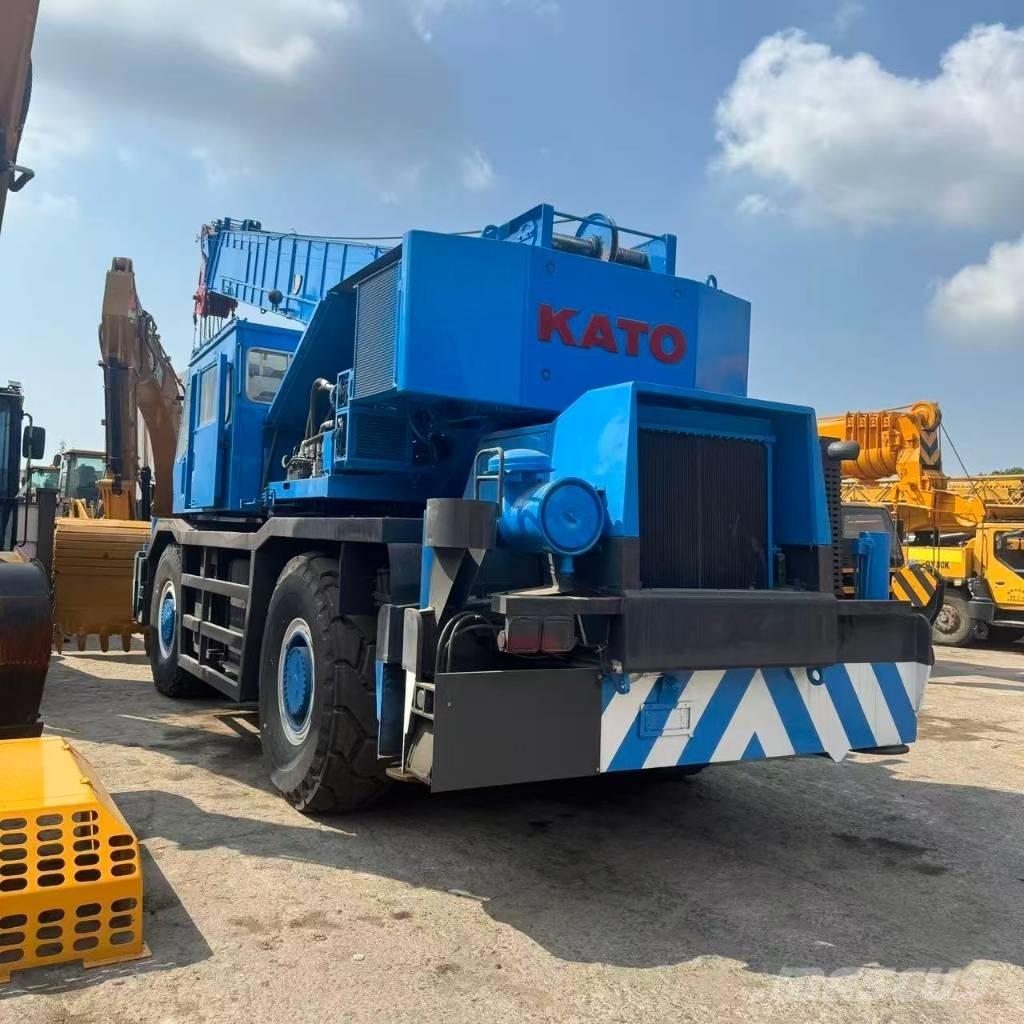 Kato KR 500-3 Rough terrain cranes