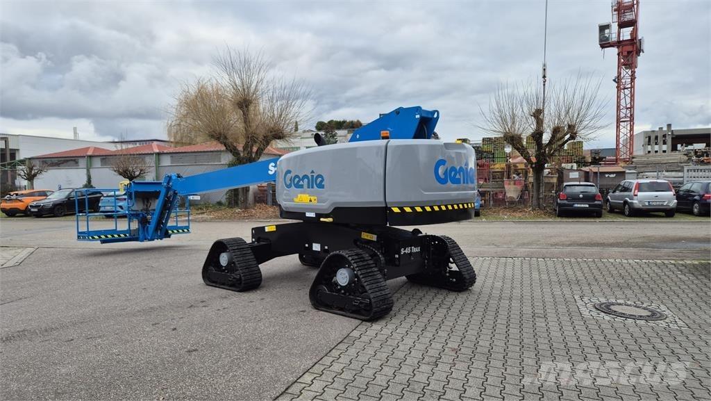 Genie S-45 TraX Articulated boom lifts
