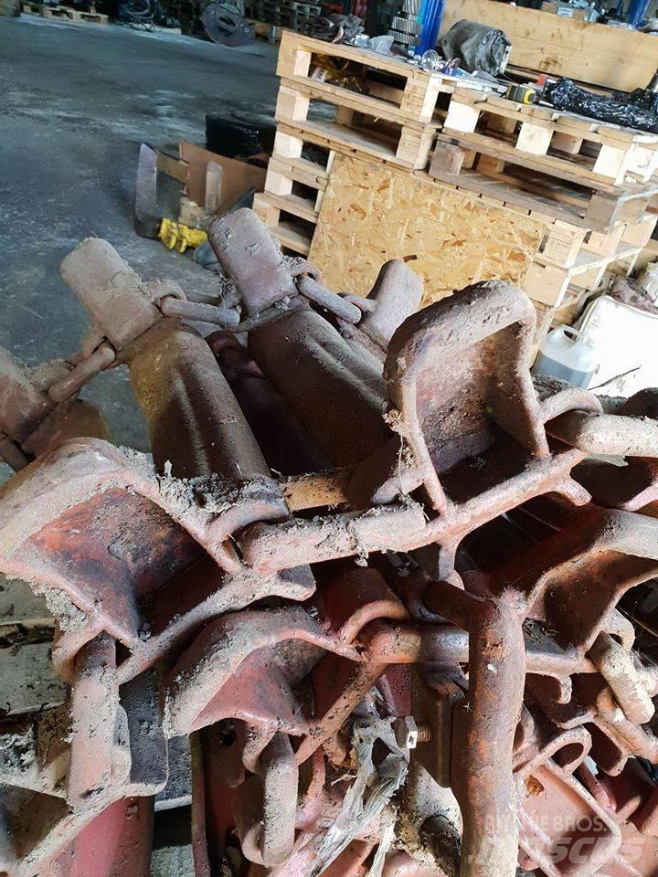 Clark Tracks / vikšrai Tracks, chains and undercarriage