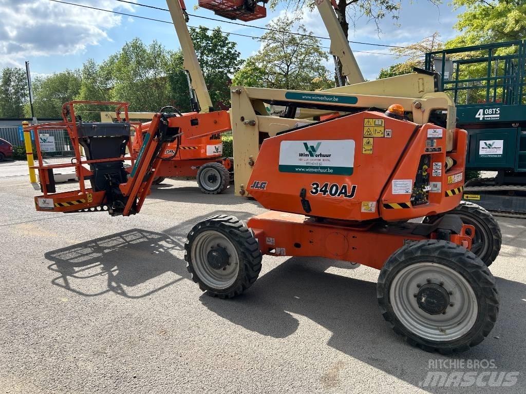 JLG 340 AJ Articulated boom lifts