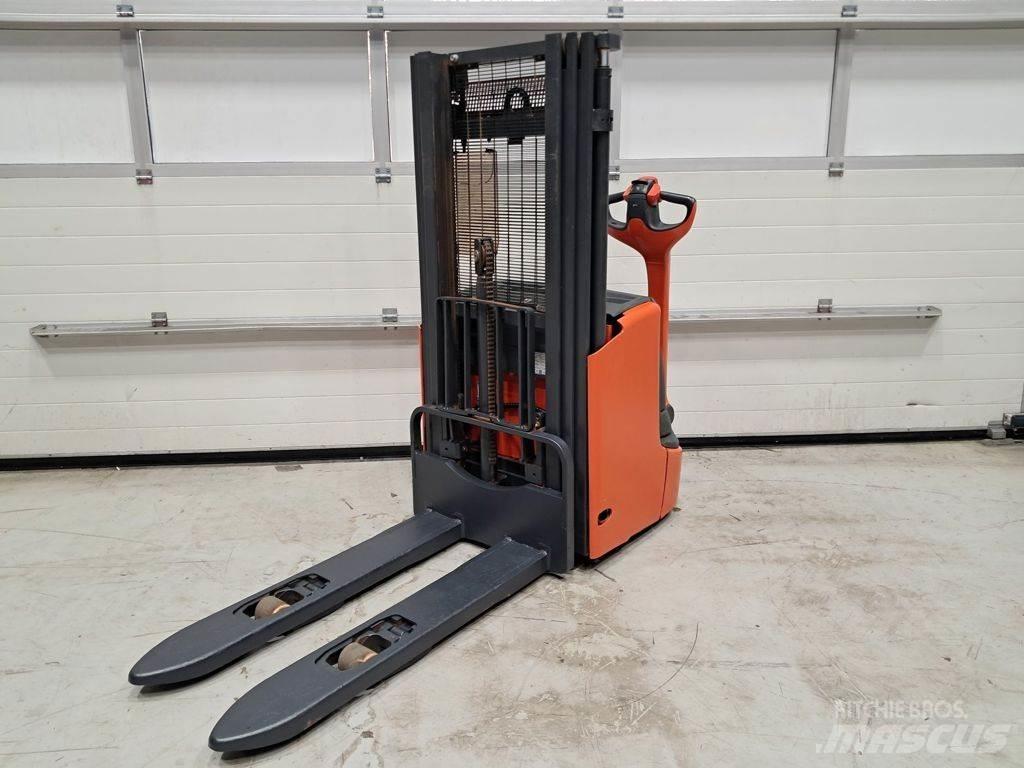 Linde L12I Pedestrian stacker