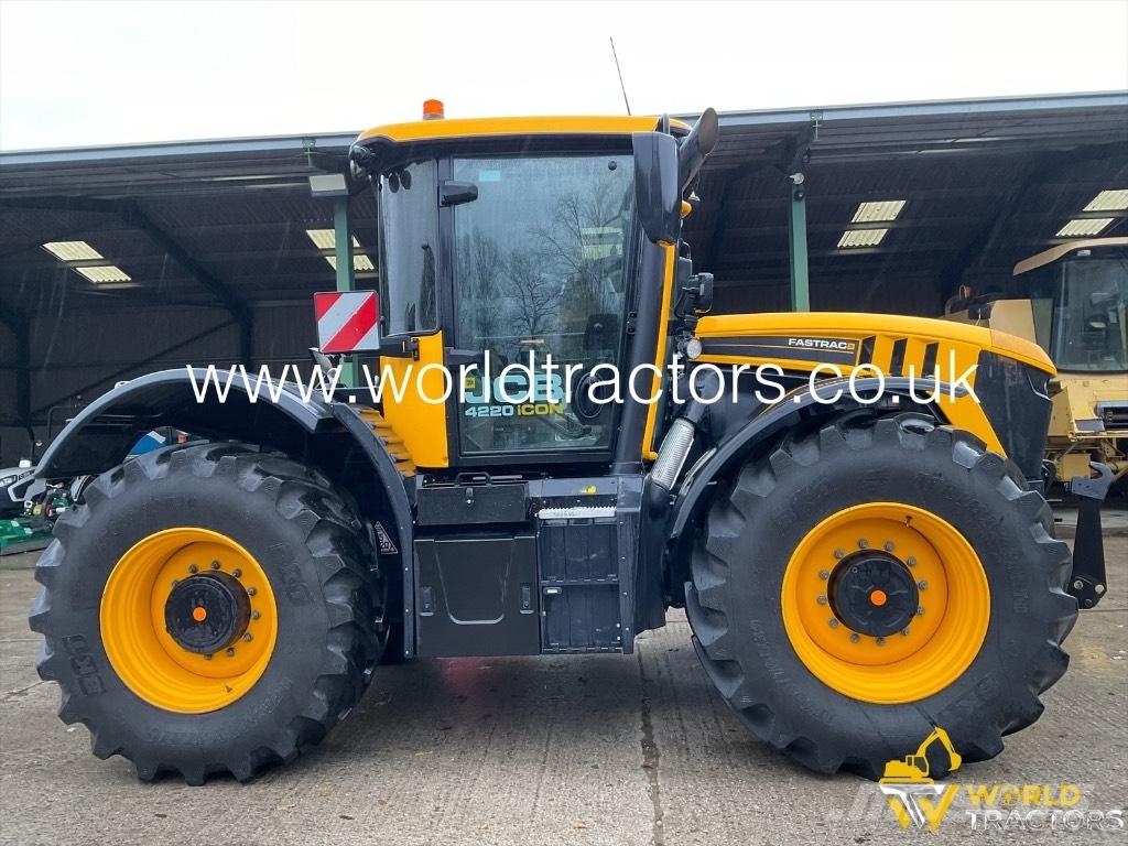 JCB Fastrac 4220 Tractors
