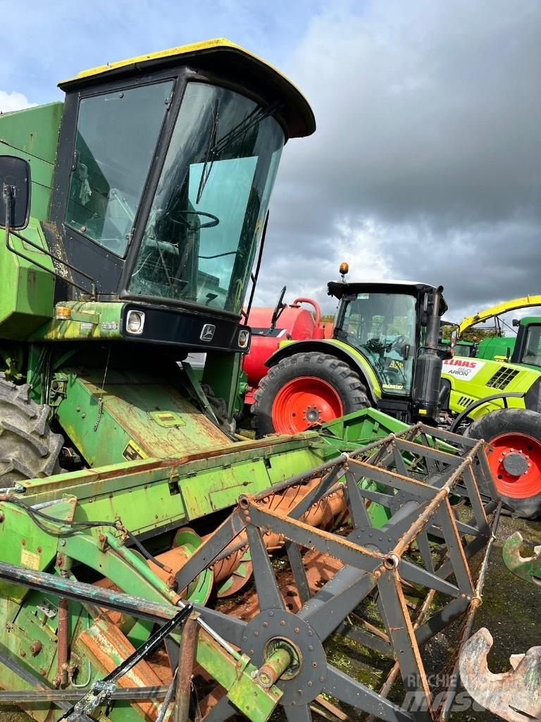 John Deere 1055 Combine harvesters