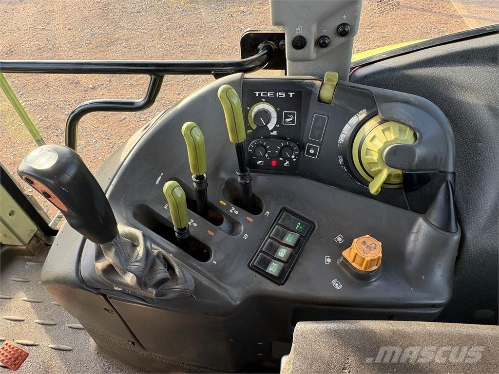 CLAAS Arion 620C Tractors
