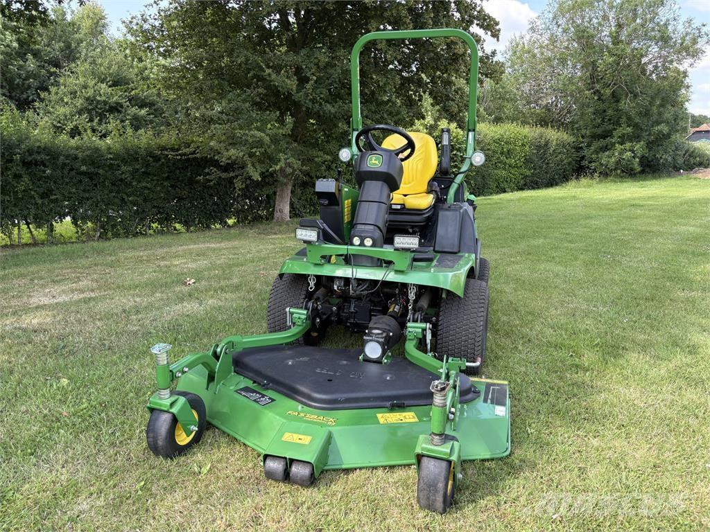 John Deere 1570 Riding mowers