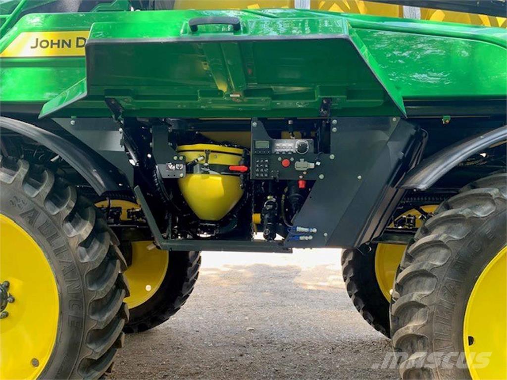 John Deere 340M Self-propelled sprayers