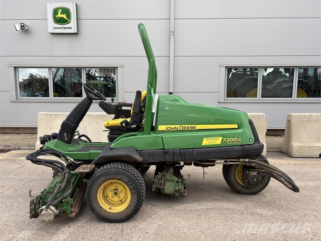 John Deere 7200A Walk-behind mowers