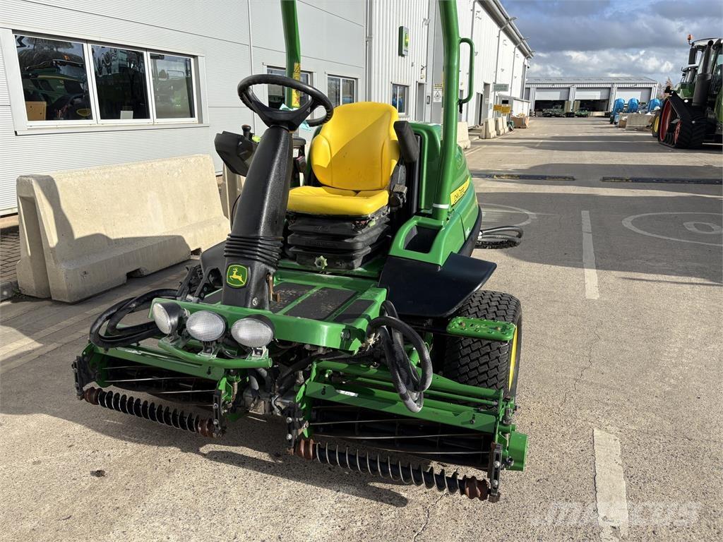 John Deere 7200A Walk-behind mowers
